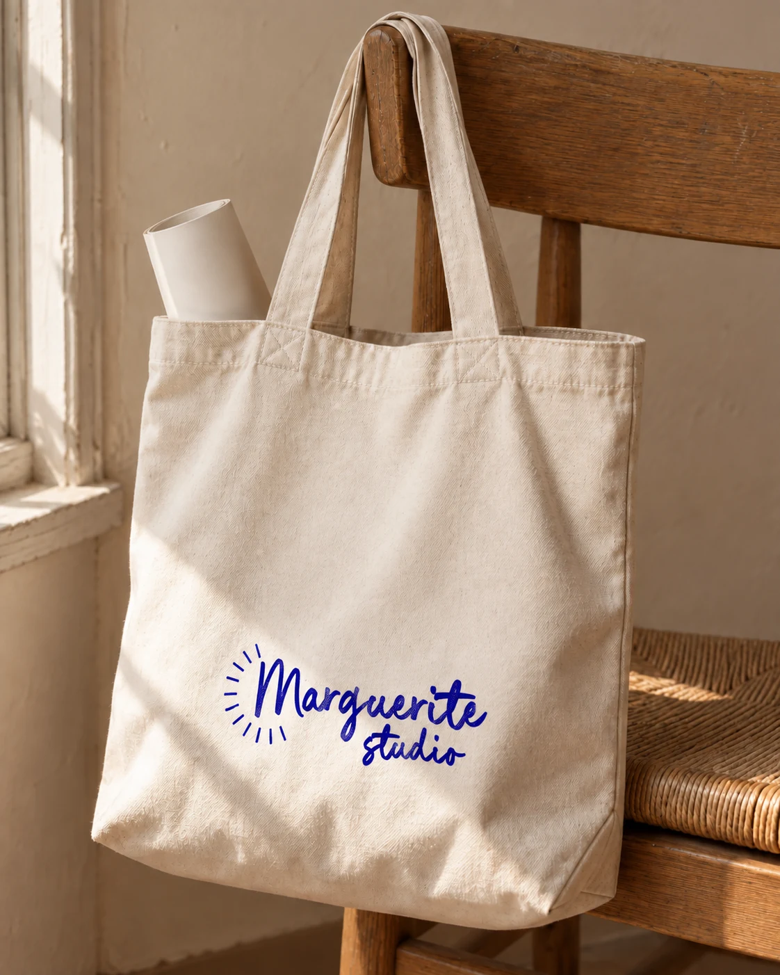 Tote bag portant l’identité de Marguerite Studio